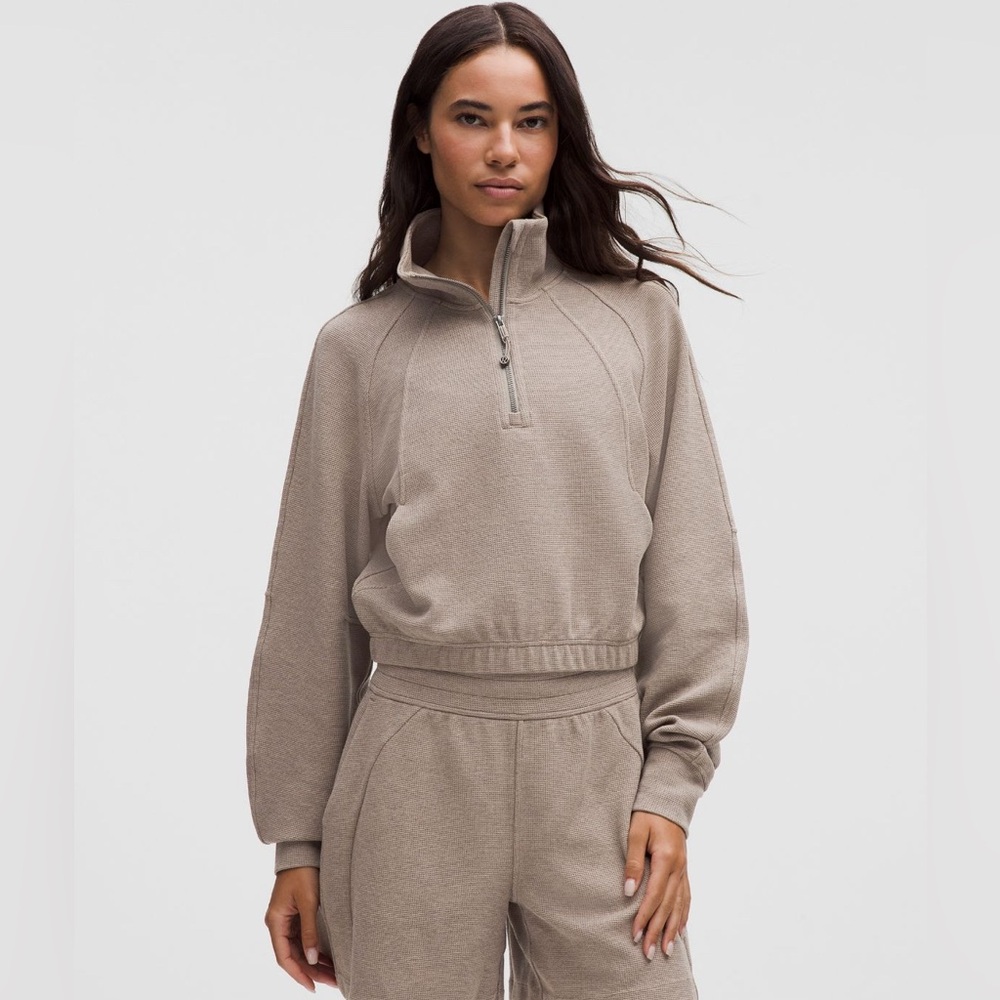 Scuba Cropped Funnel-Neck Half Zip
Waffle - Heathered Warm Ash Grey